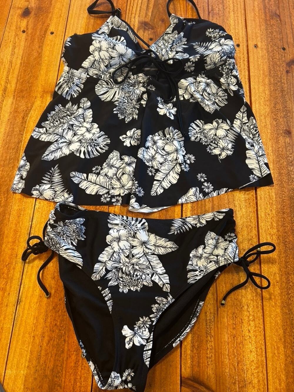 Time and Tru Black & White Floral A-Line Tankini Swimsuit Set Size L EUC